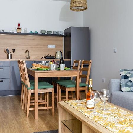 City And Thermal Apartman Gyor Bagian luar foto