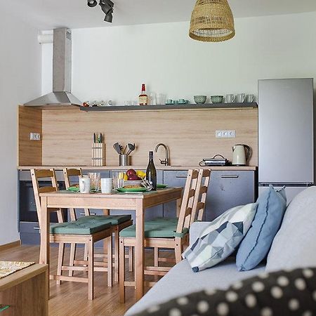 City And Thermal Apartman Gyor Bagian luar foto