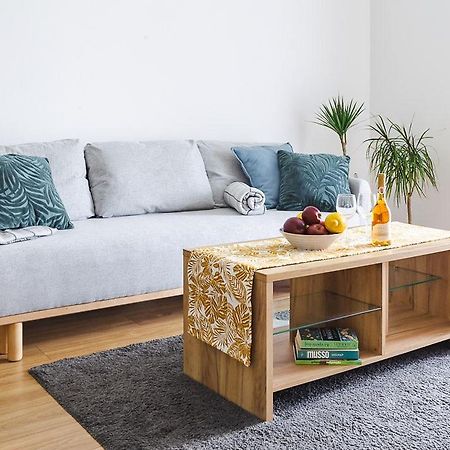 City And Thermal Apartman Gyor Bagian luar foto
