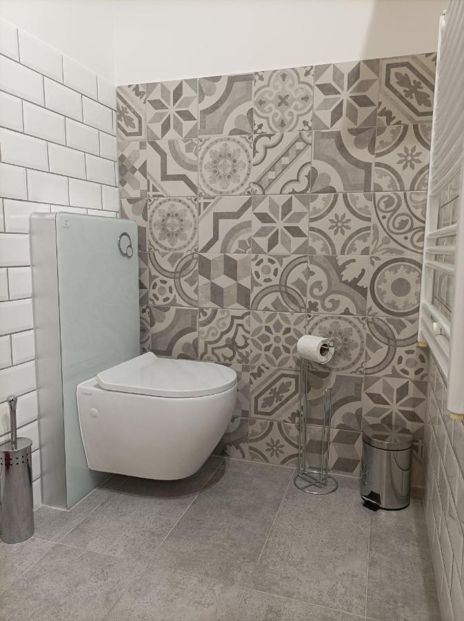 City And Thermal Apartman Gyor Bagian luar foto