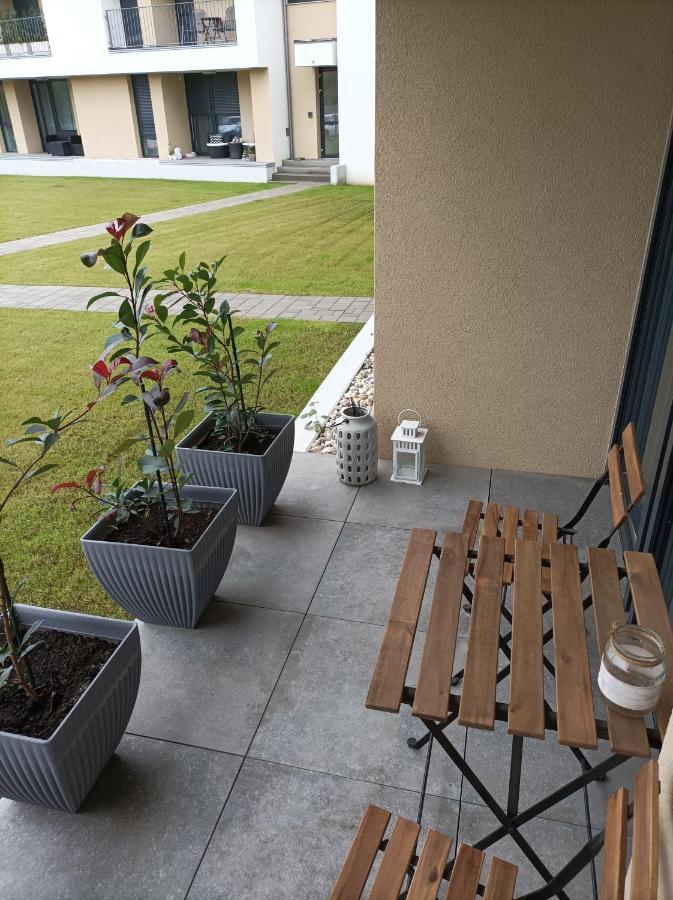 City And Thermal Apartman Gyor Bagian luar foto