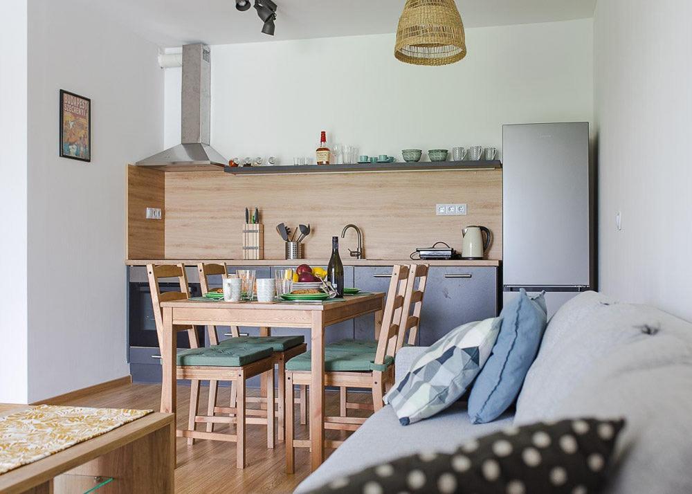 City And Thermal Apartman Gyor Bagian luar foto