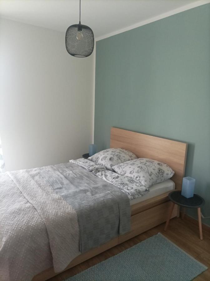 City And Thermal Apartman Gyor Bagian luar foto